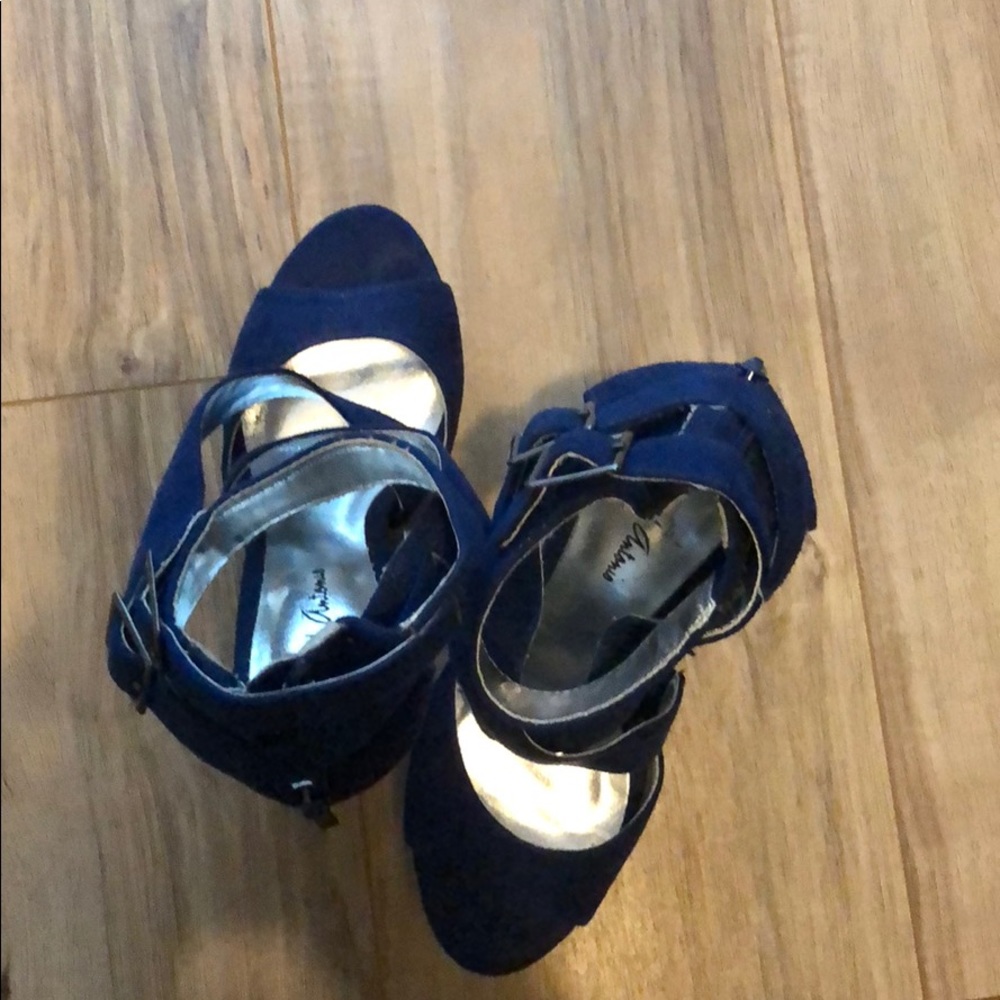 Shoes - Picture 4 of 4